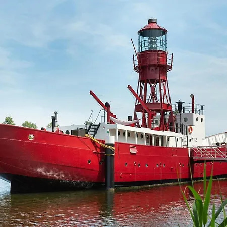 Lightship Úszó hotel Amszterdam
