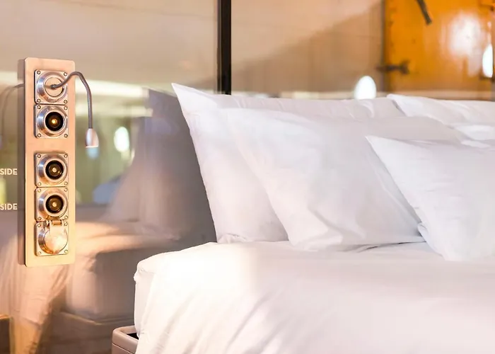 Lightship 보트호텔 *