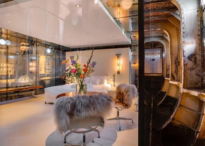 Lightship 보트호텔 *